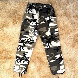 Rothco Camouflage Cargo Pants - S